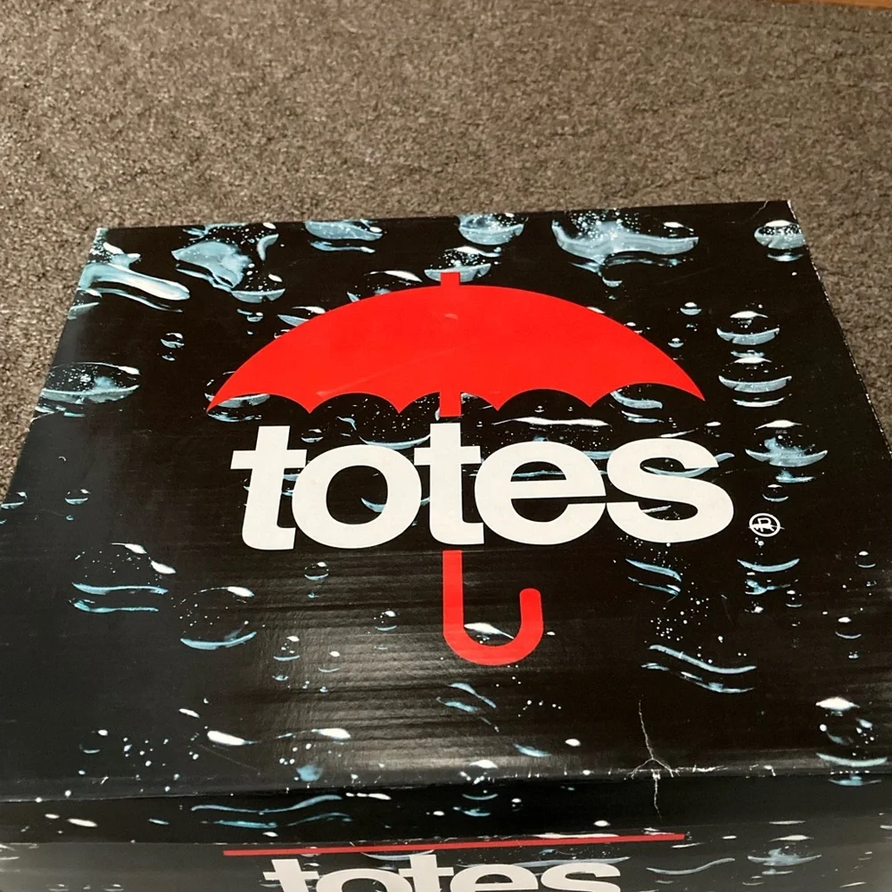 Black Totes fur lined snow boots. Size 7.  Waterproof